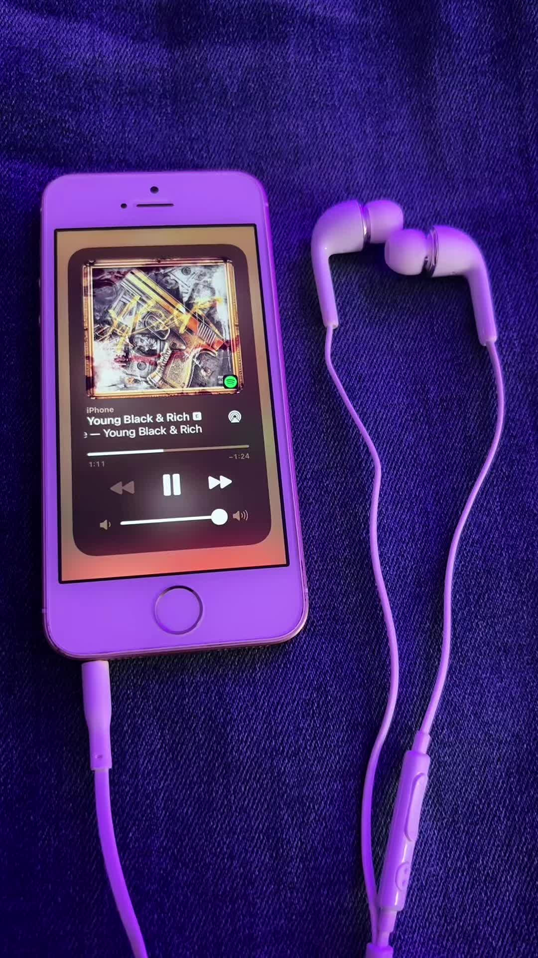 @𖣂