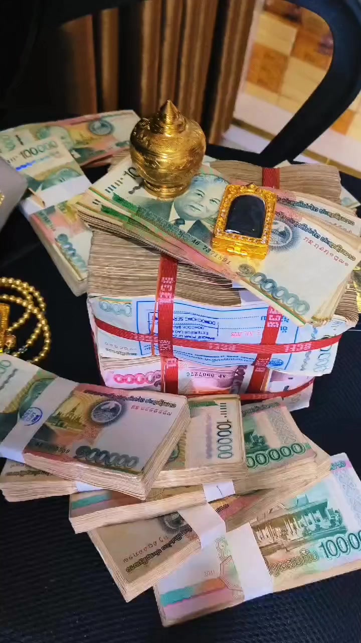 @nkauj see xyooj