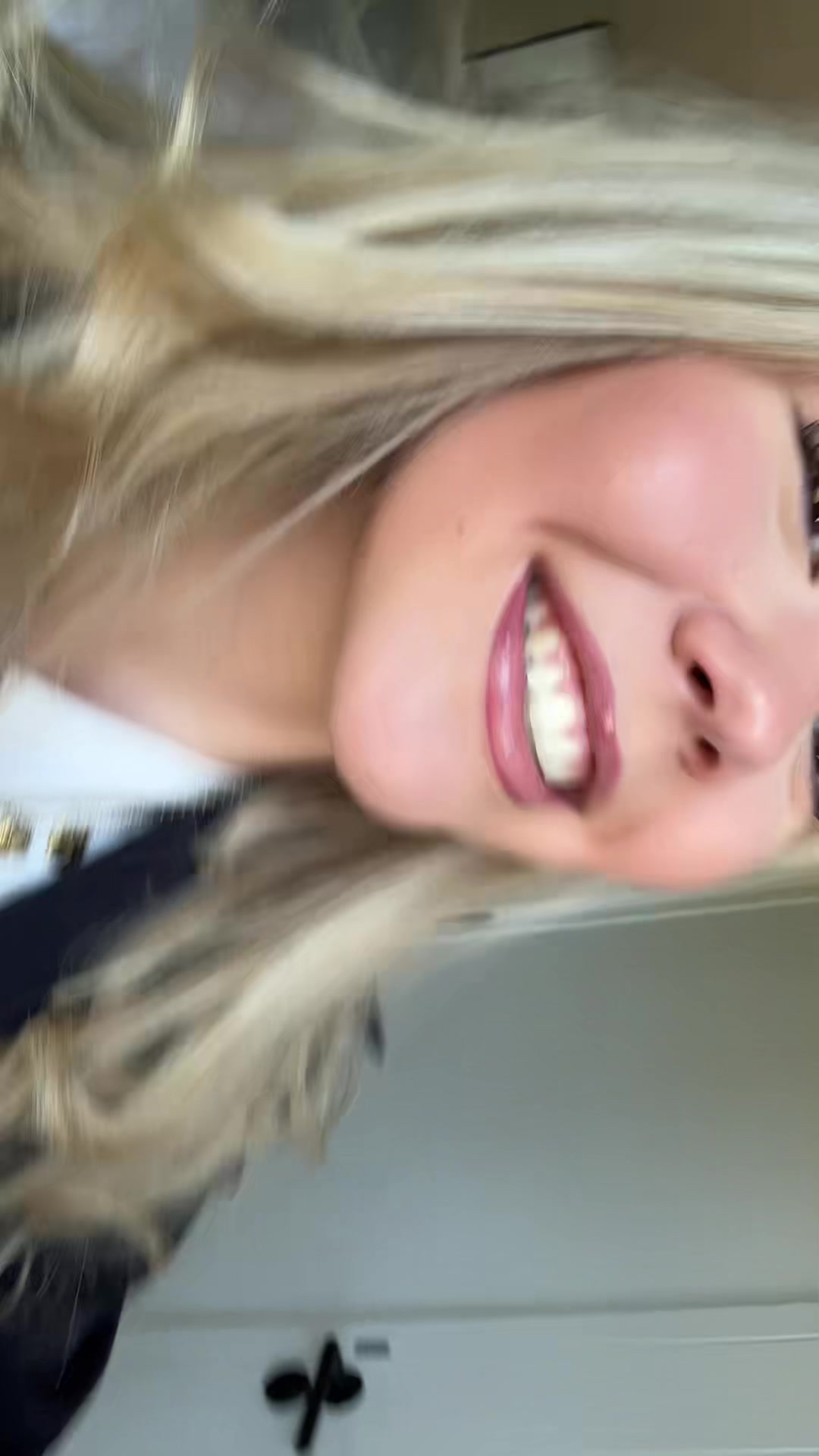 @Vꨄ