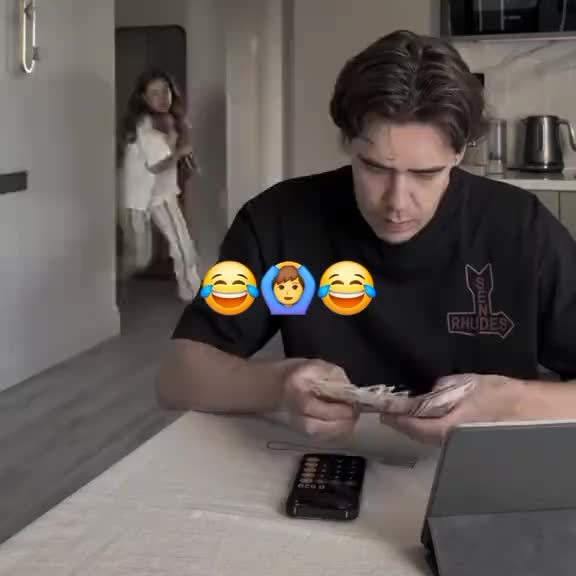 @🦋