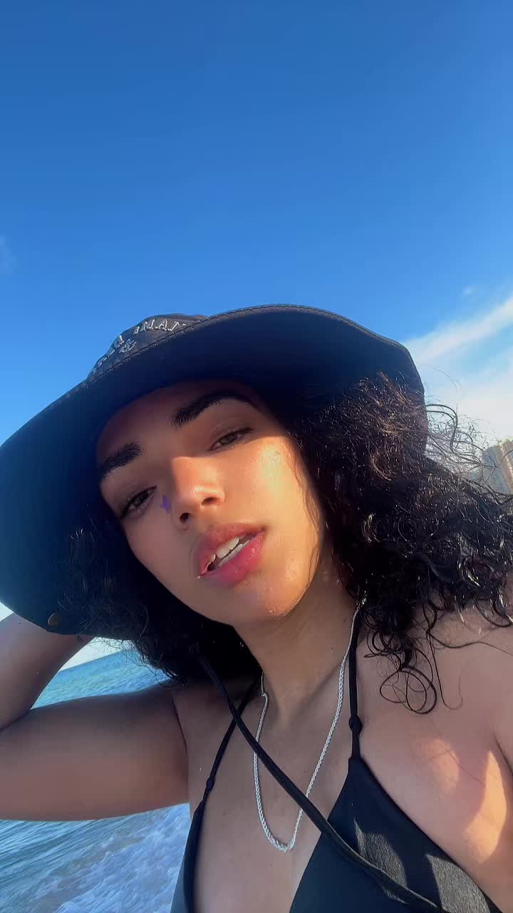 @𝜗𝜚Daniela