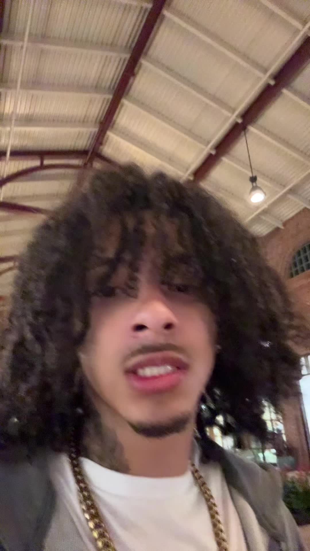 @🏚️