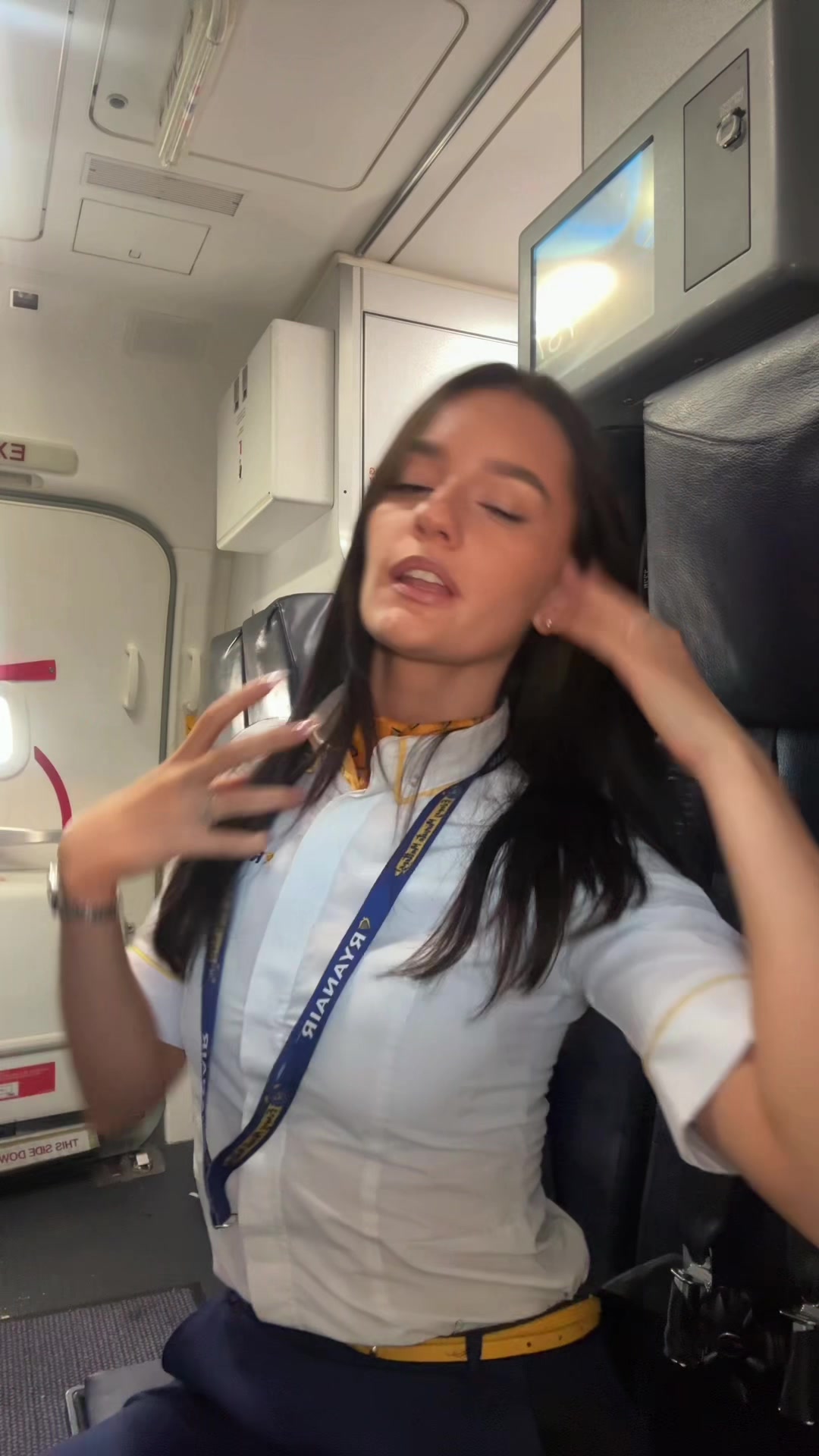 @𝓜.