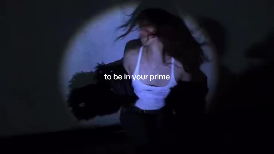 @𝒱
