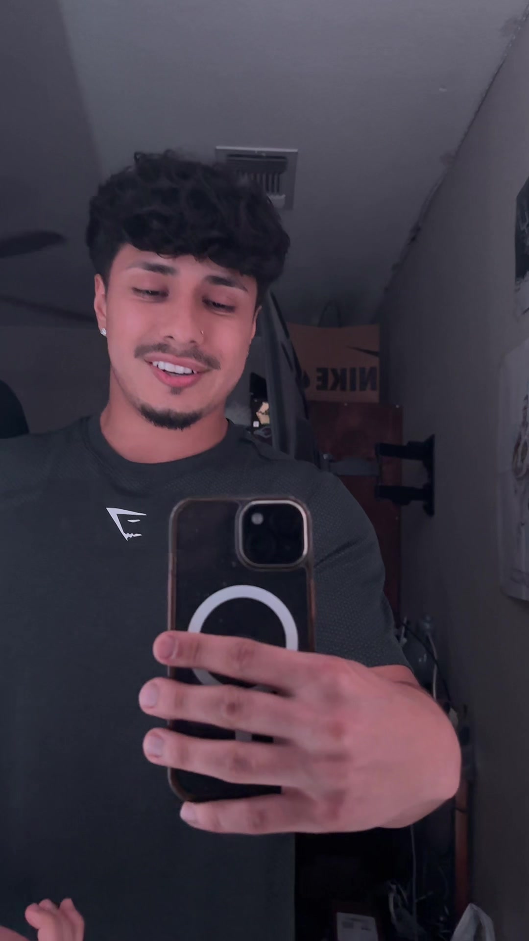 @😁