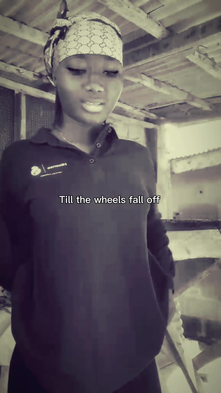 @(Qw&iuml;n-Omowunmi💔🖕🥺)