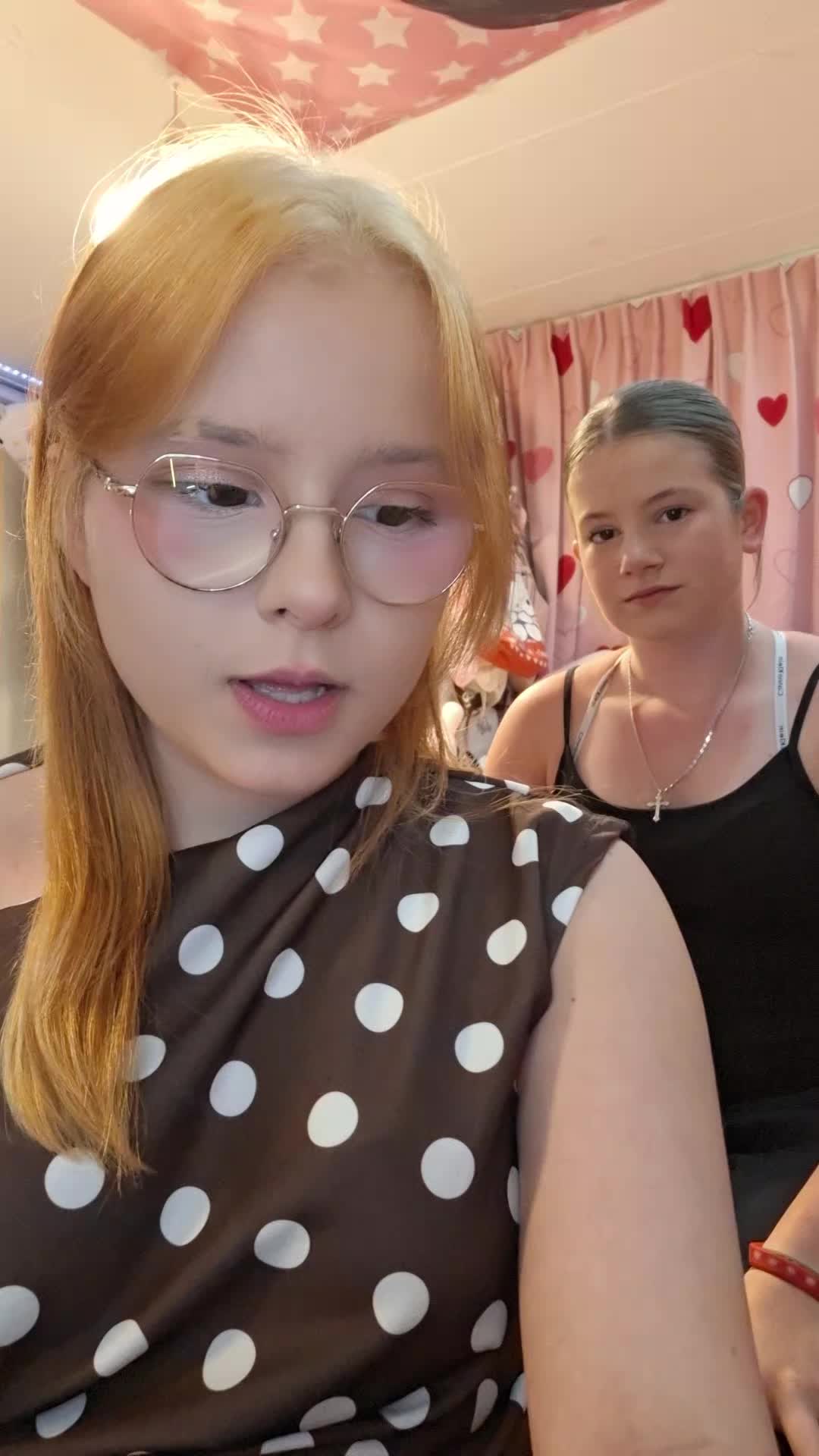 @Leeknow his oily ass cheeks
