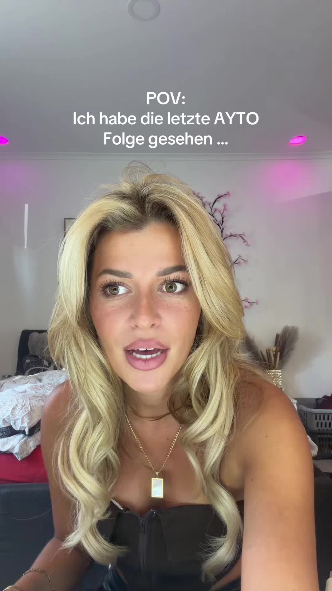 @Joena.st