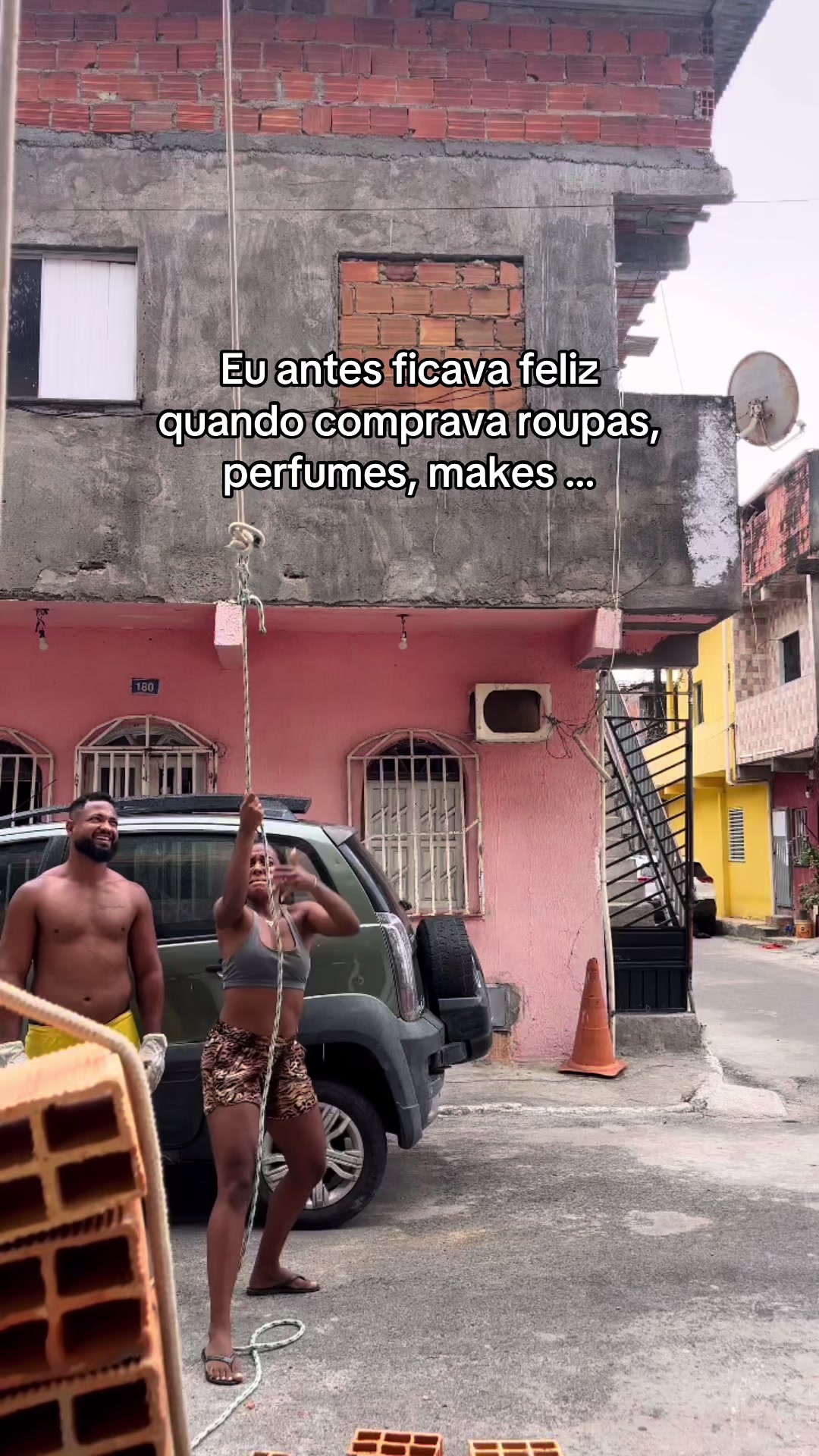 @laricoellho_