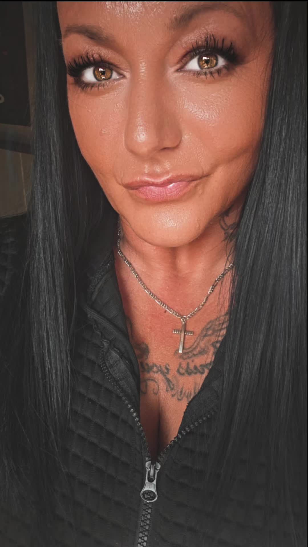 @hollykunterbunt