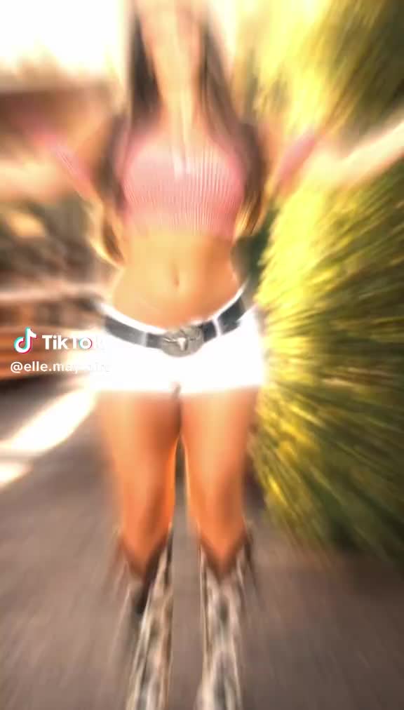 @HOT 🔥 WOMAN ON TIKTOK 🔥