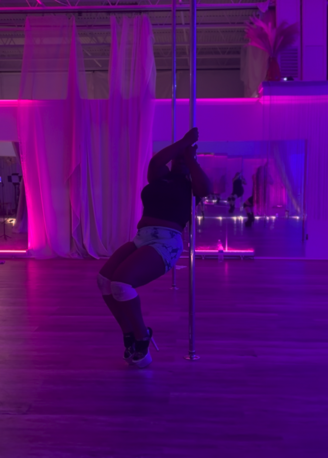 @ChateauWo | Pole Studio
