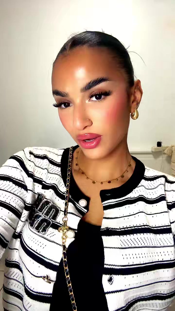 @𝐑𝐀𝐘𝐀.𝐁𝐋𝐊🥂