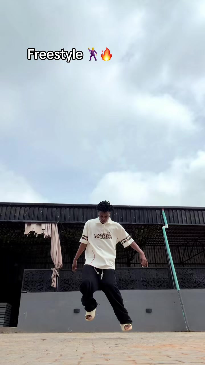 @𝕃𝔸ℝℝ𝕐🙂💫🤍
