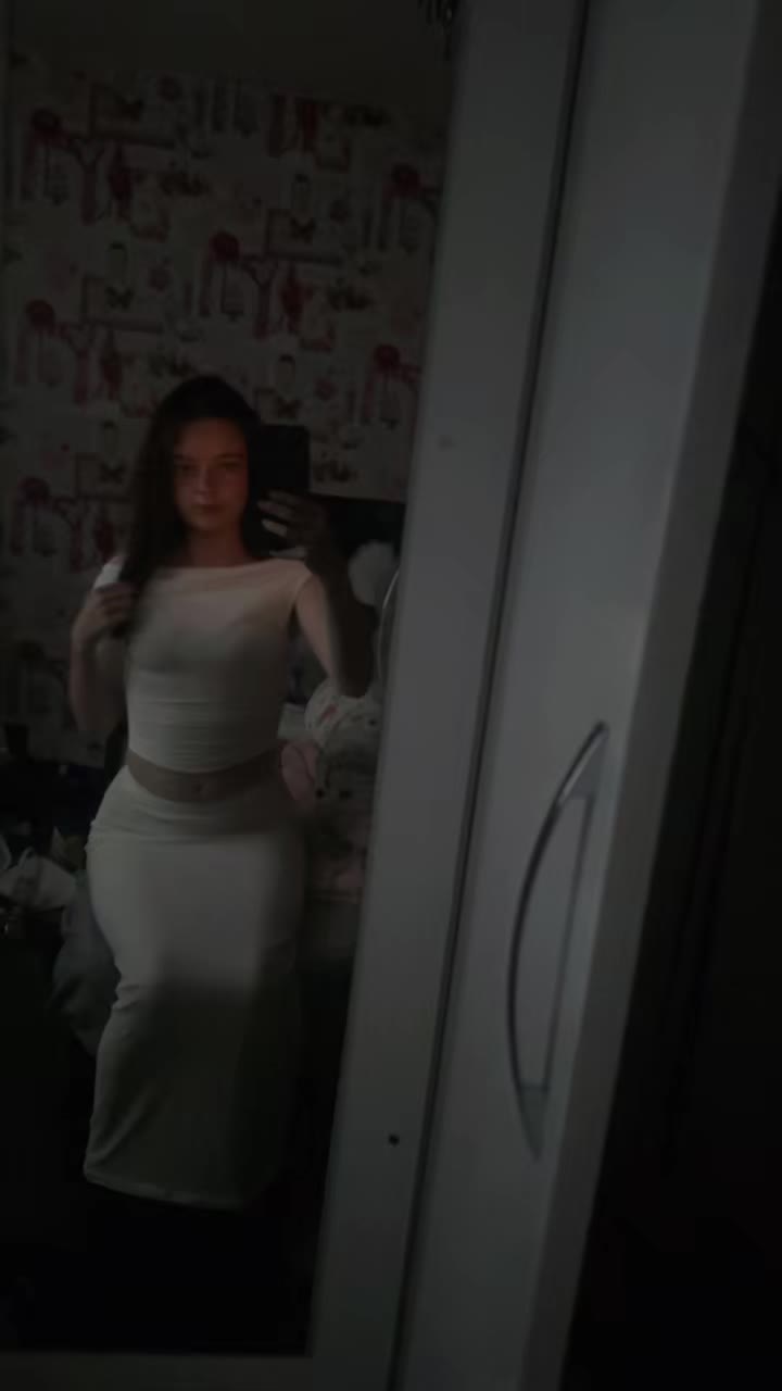 @maisie x