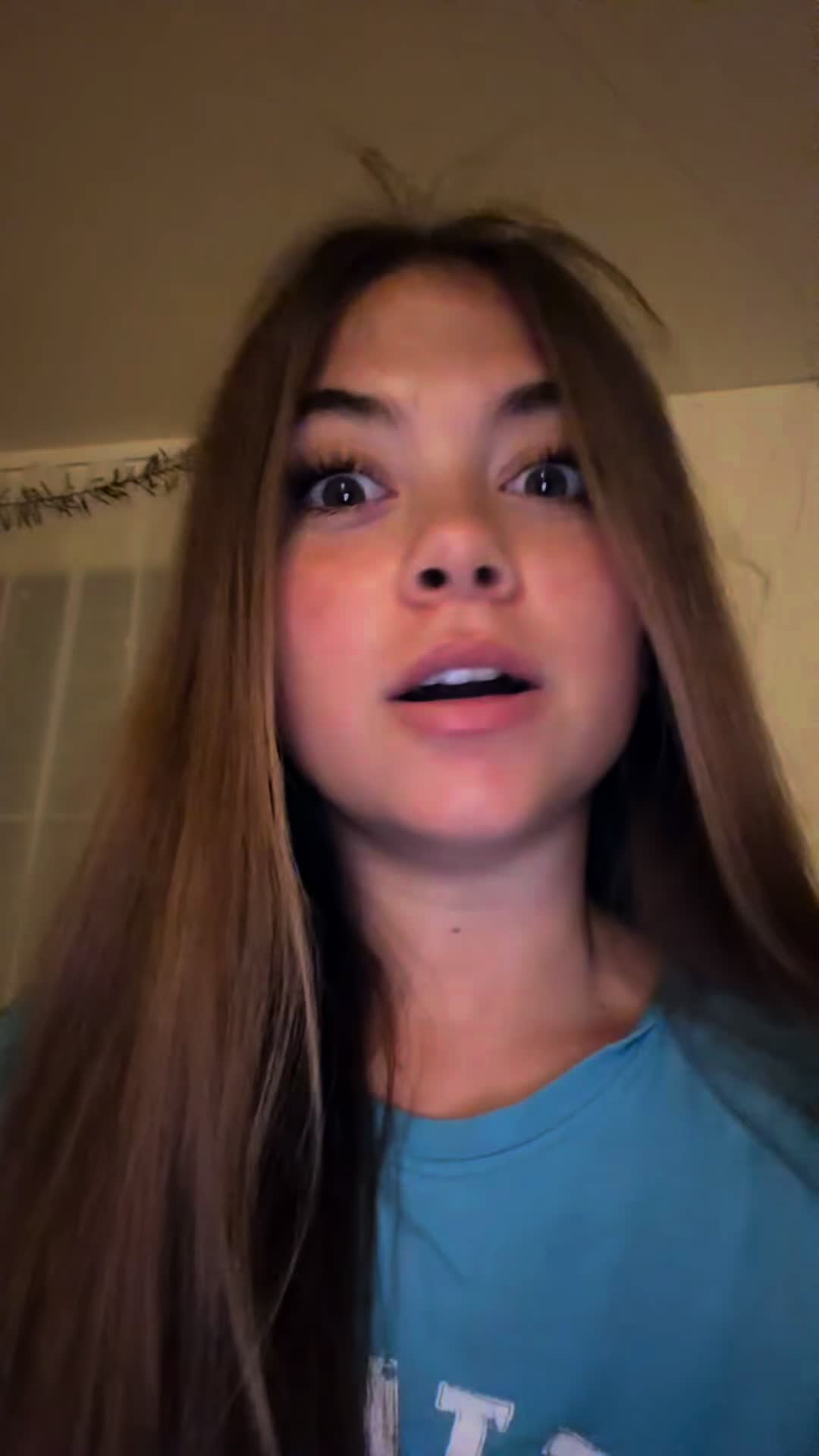 @Elena_<3