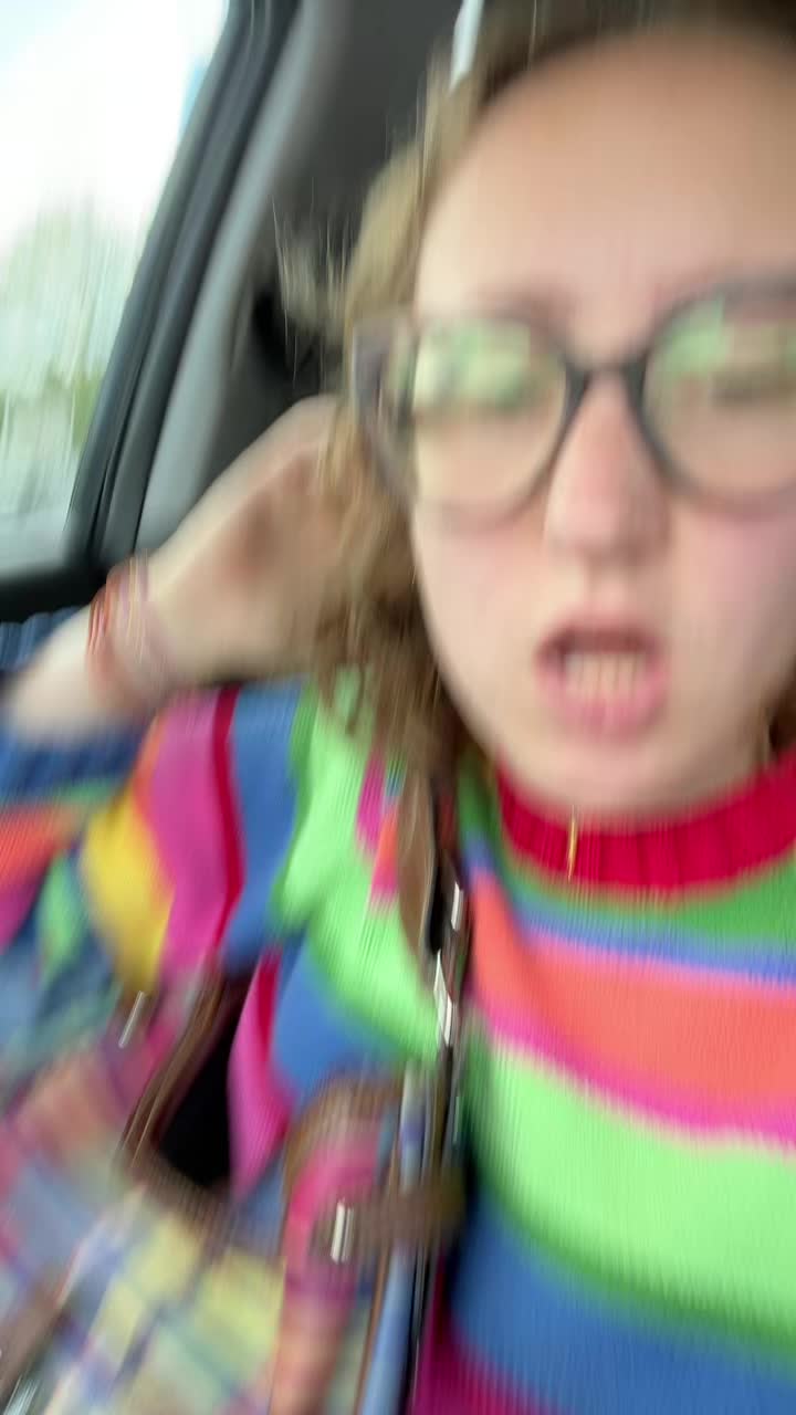 @shepwearsglasses