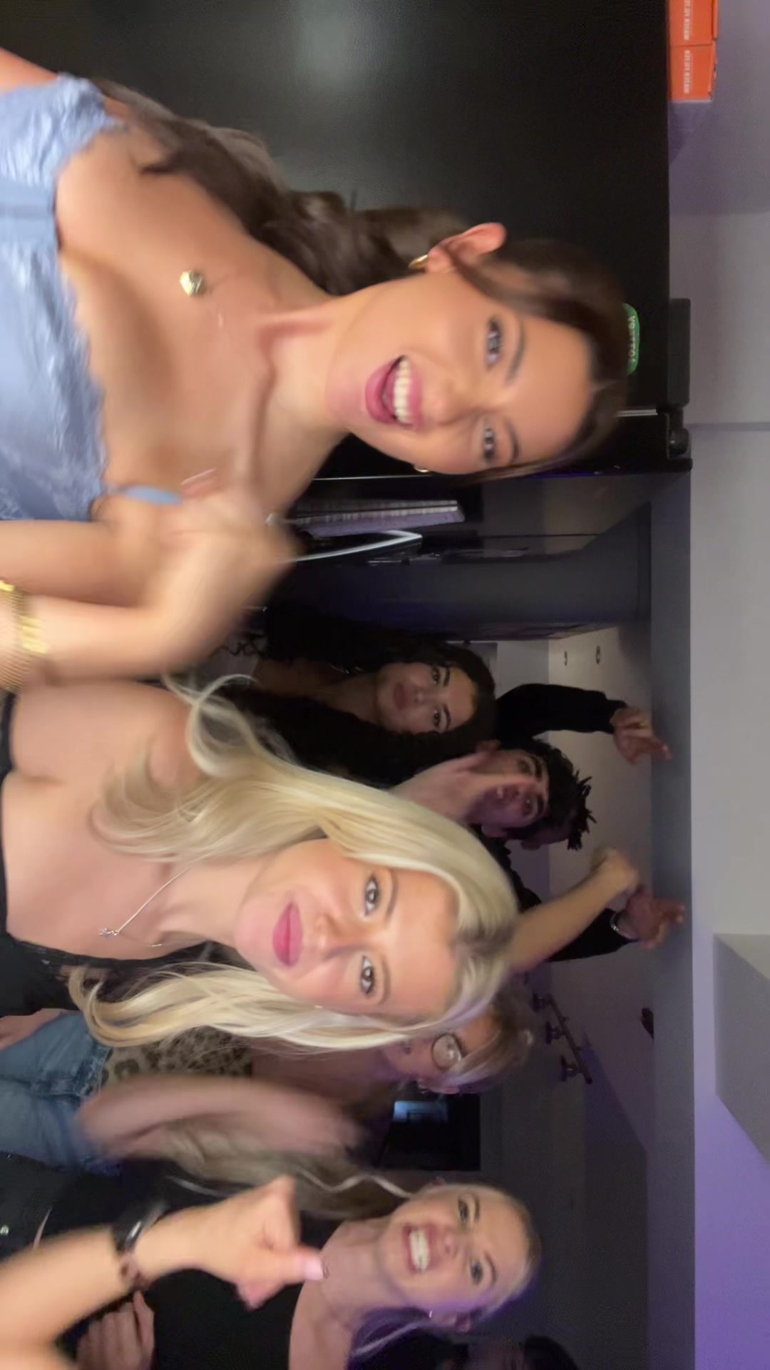 @laurenskay