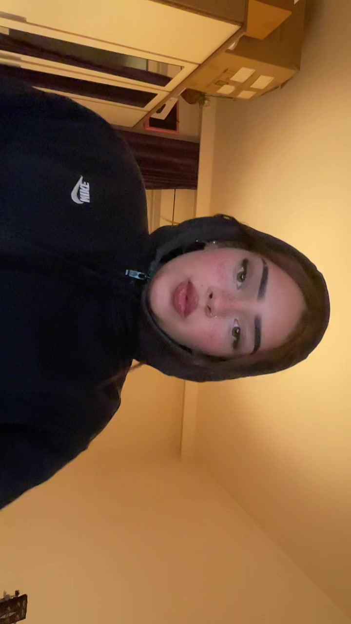 @whosari21