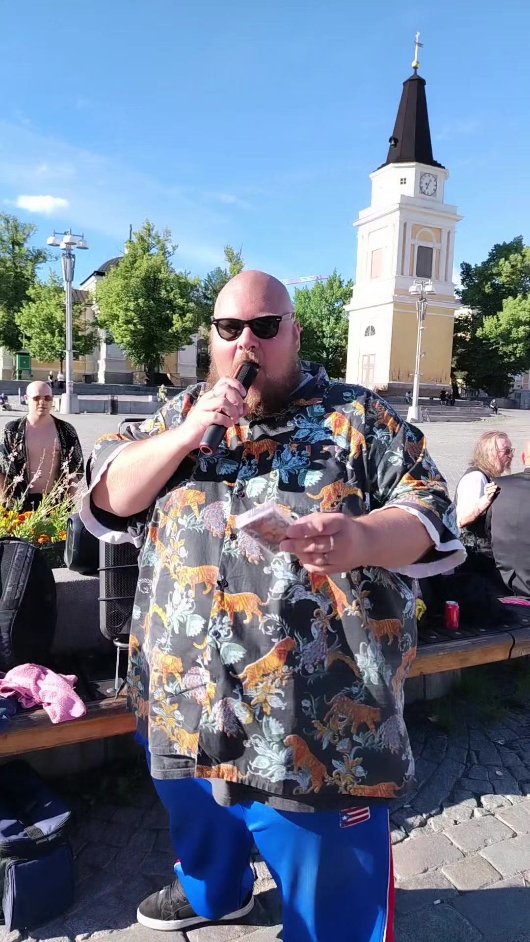@LÄSKI SALONEN