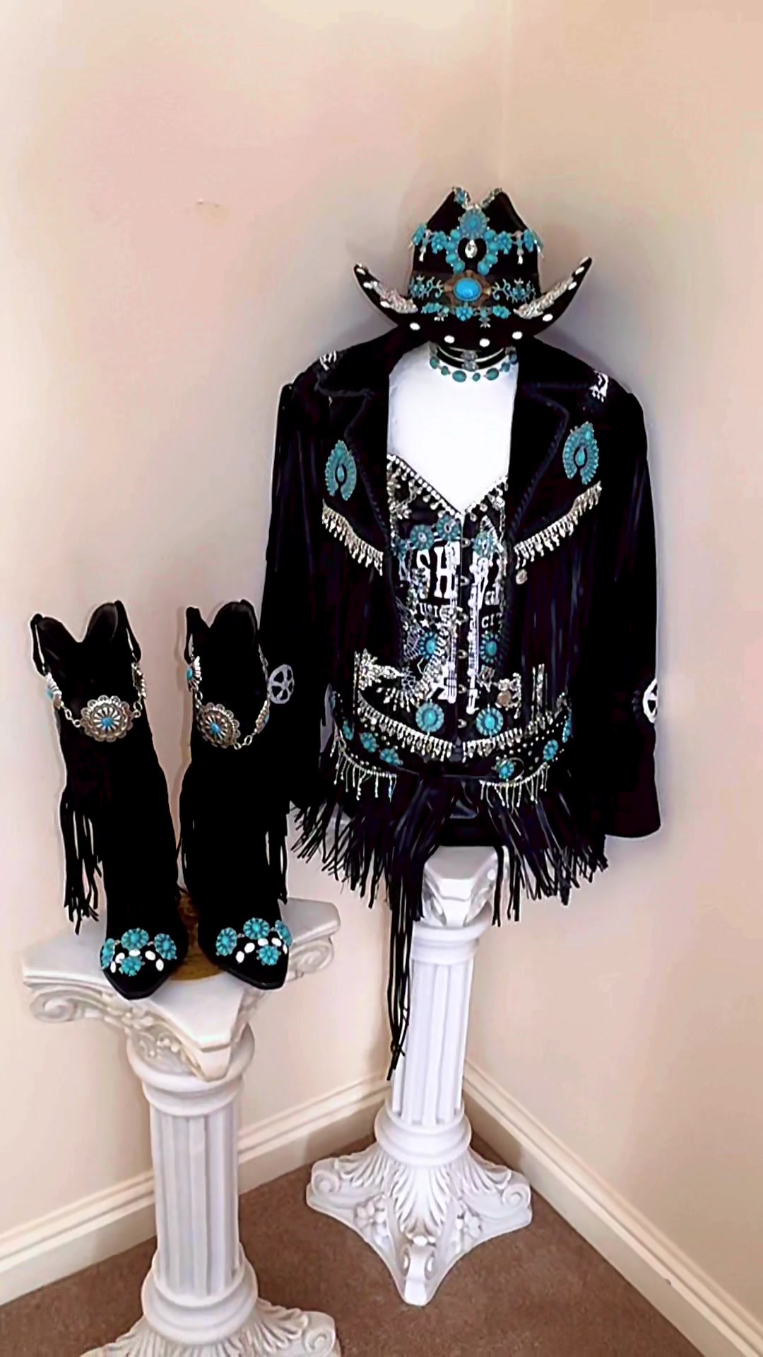@costumemadecostumes