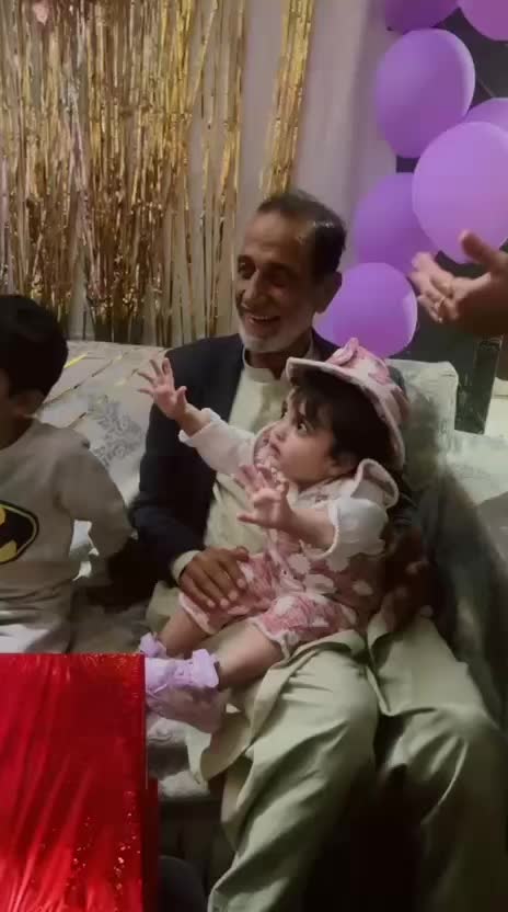 @Aati shah Sahnay Aalla