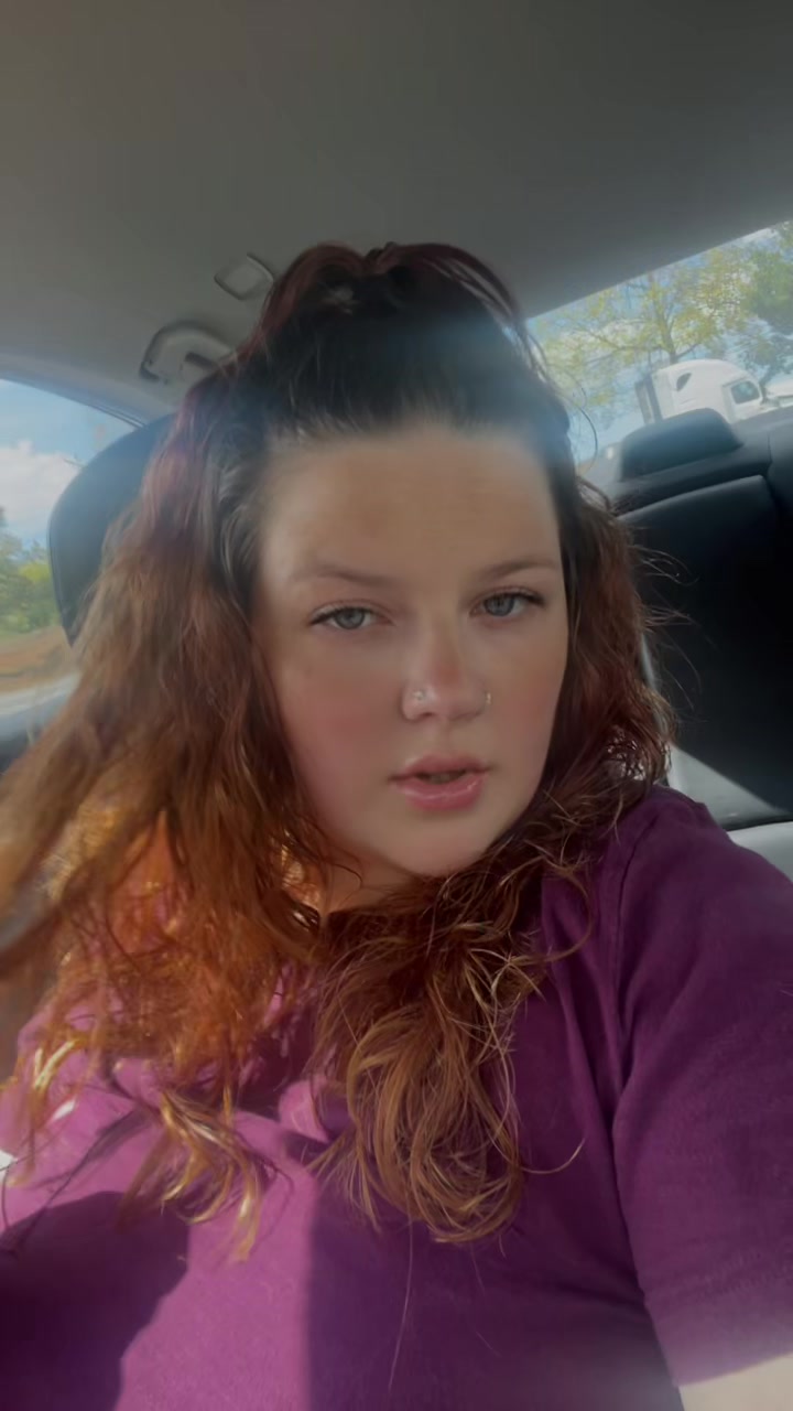 @Biancaaaa💜👣