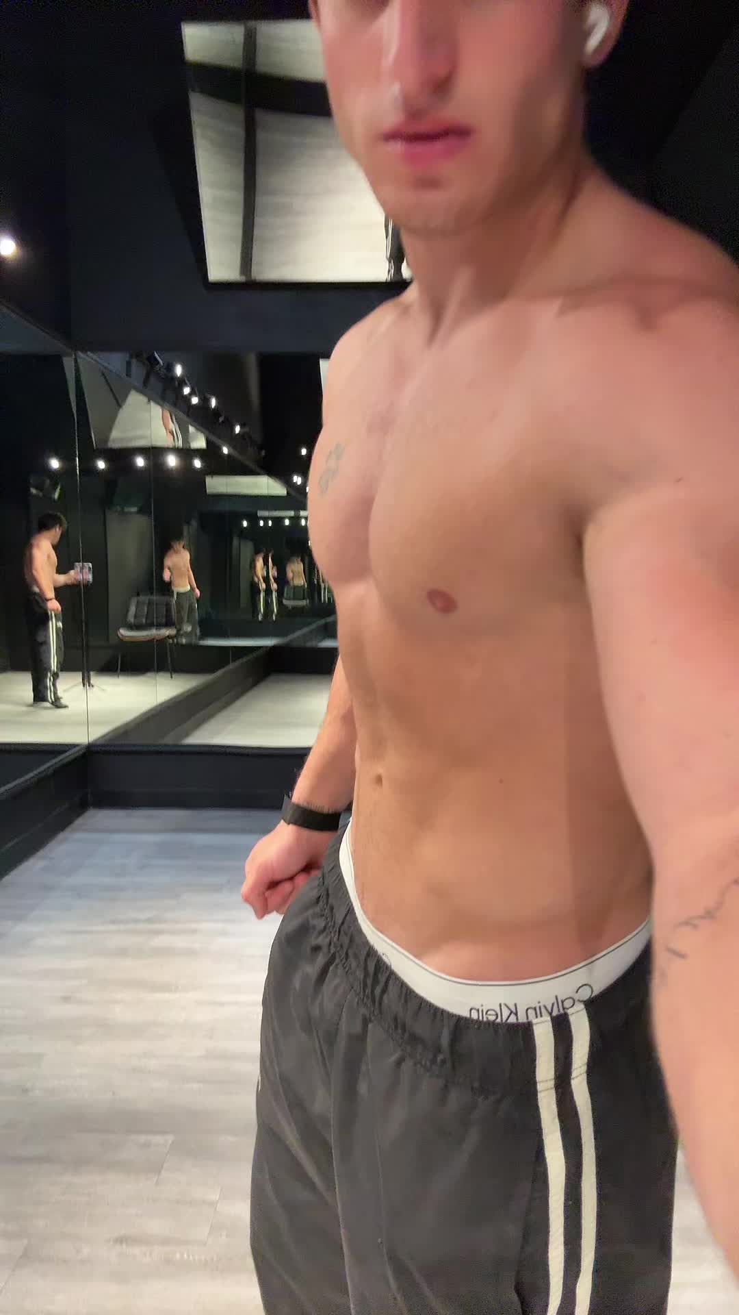 @ommy
