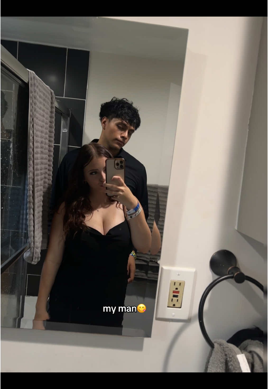 @h0llyw00dz_