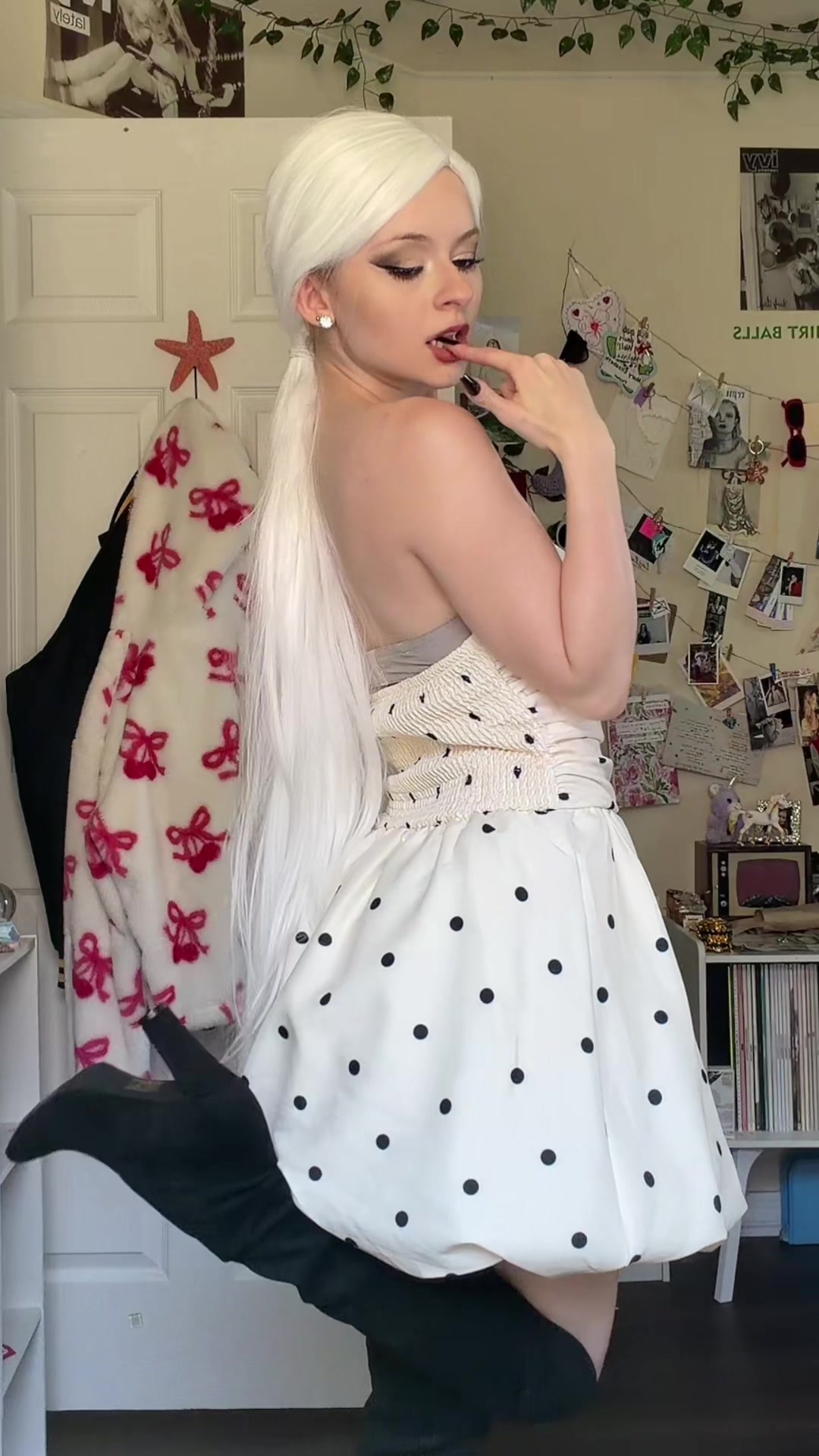 @𝑀𝑜𝑜𝑛 ❀