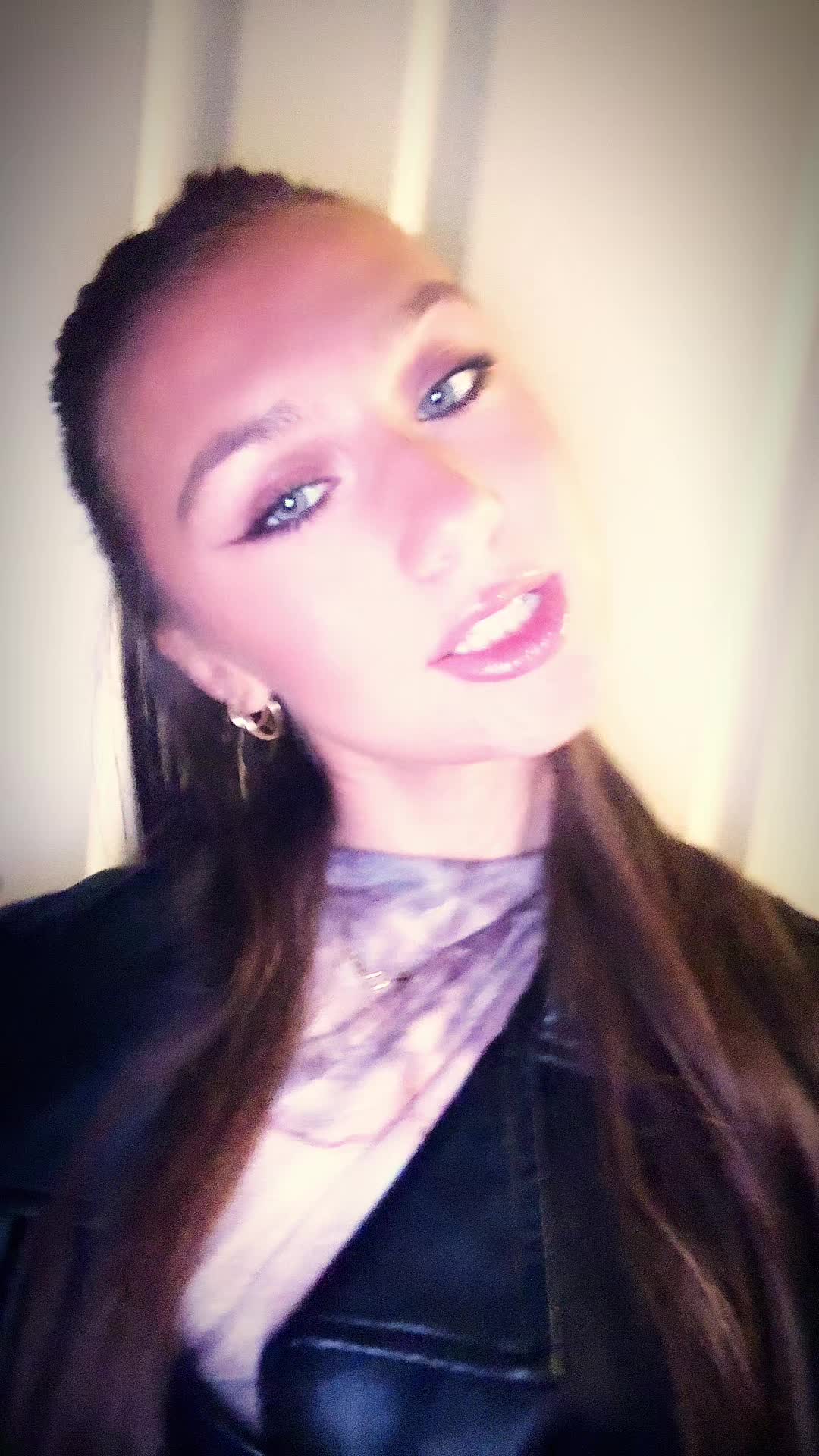 @Bella😘🍸🪩💋