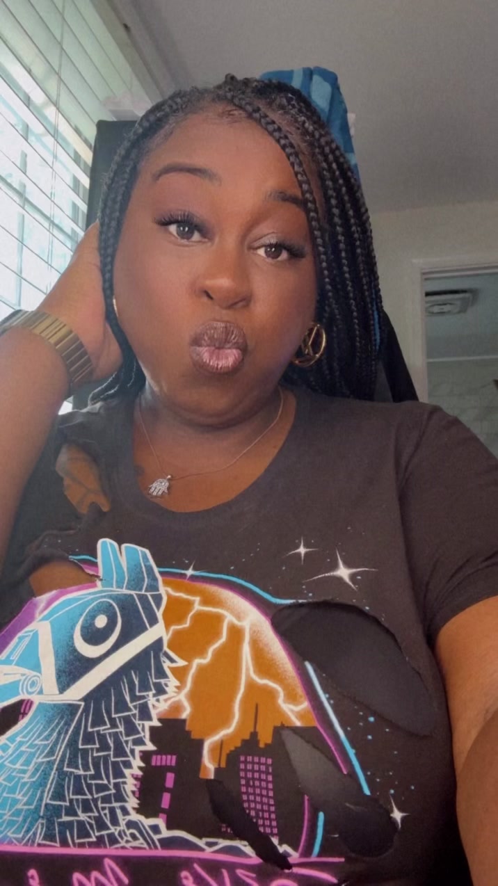 @AmomentWithDanni