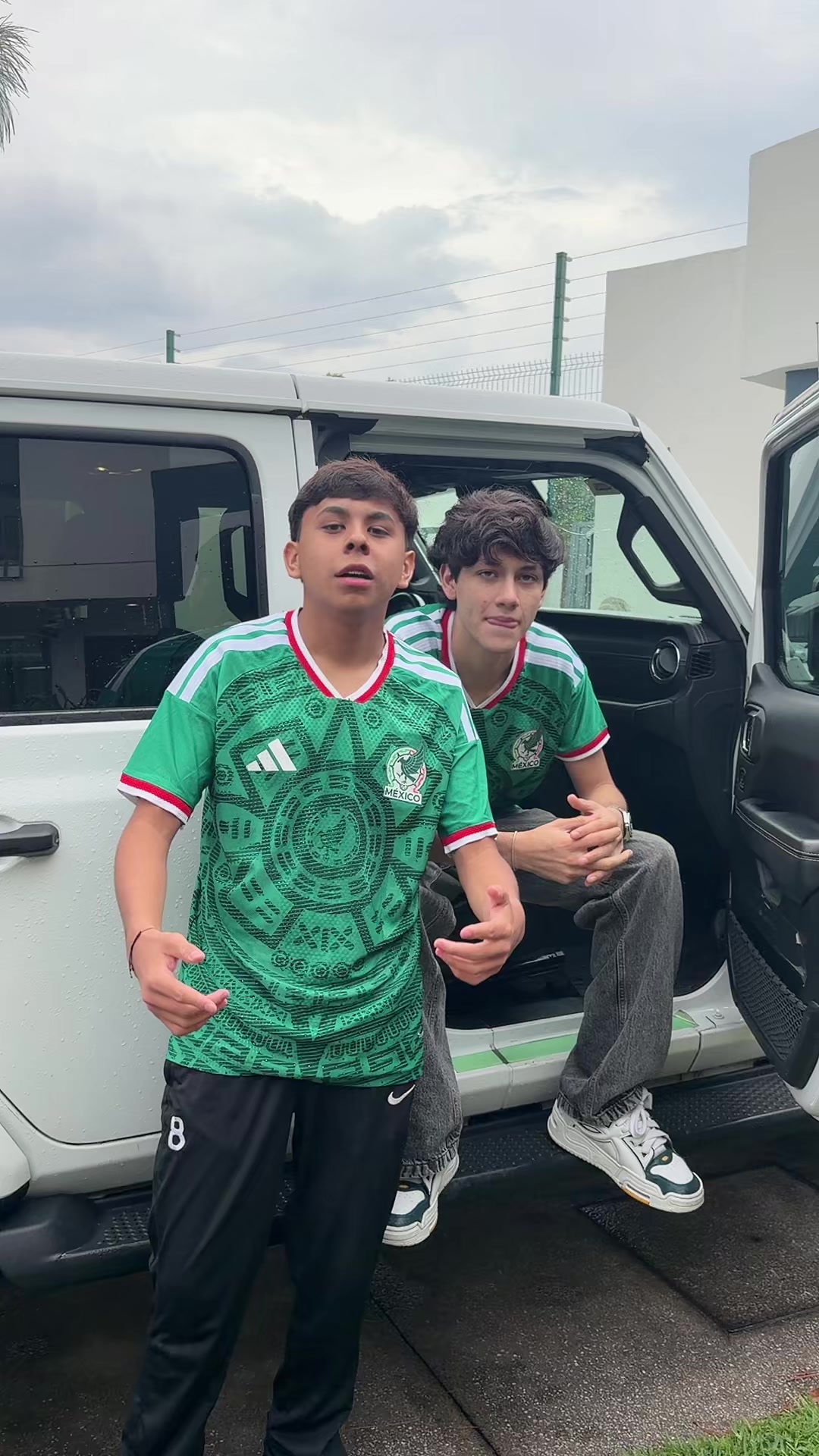 @charlyychivas10