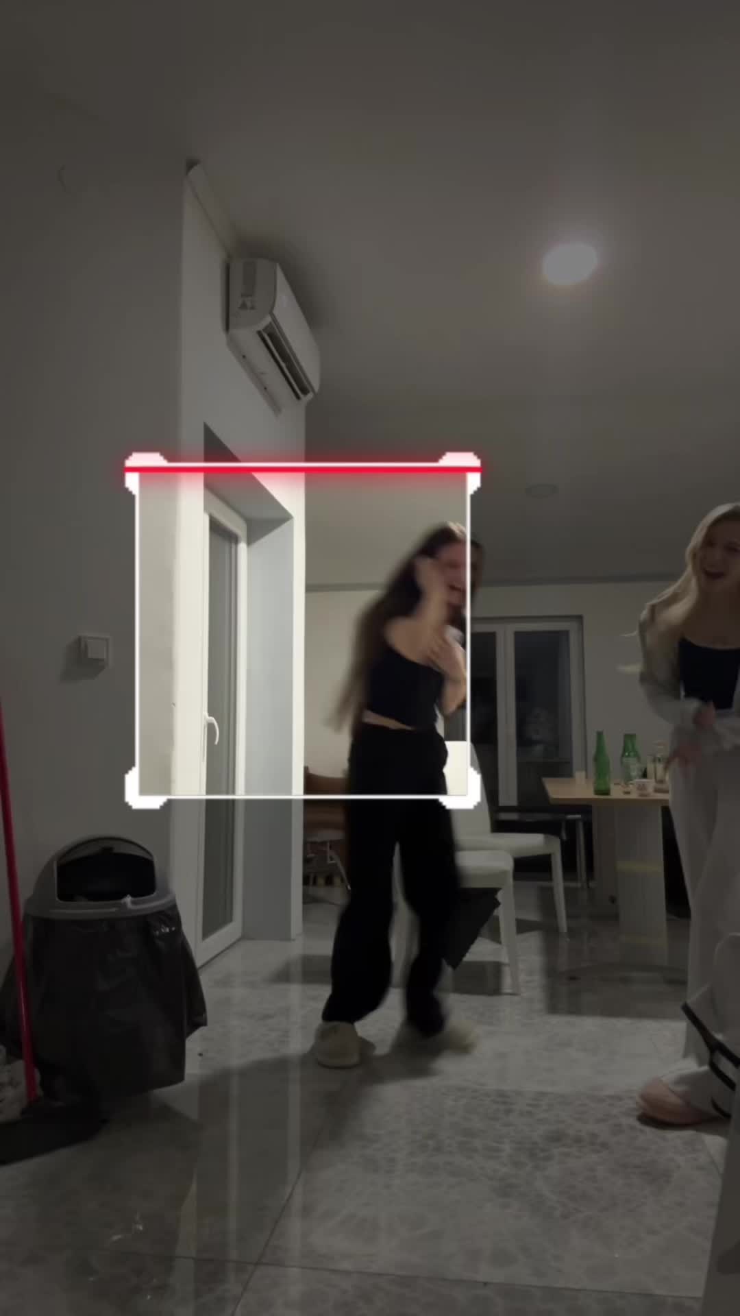 @🫦