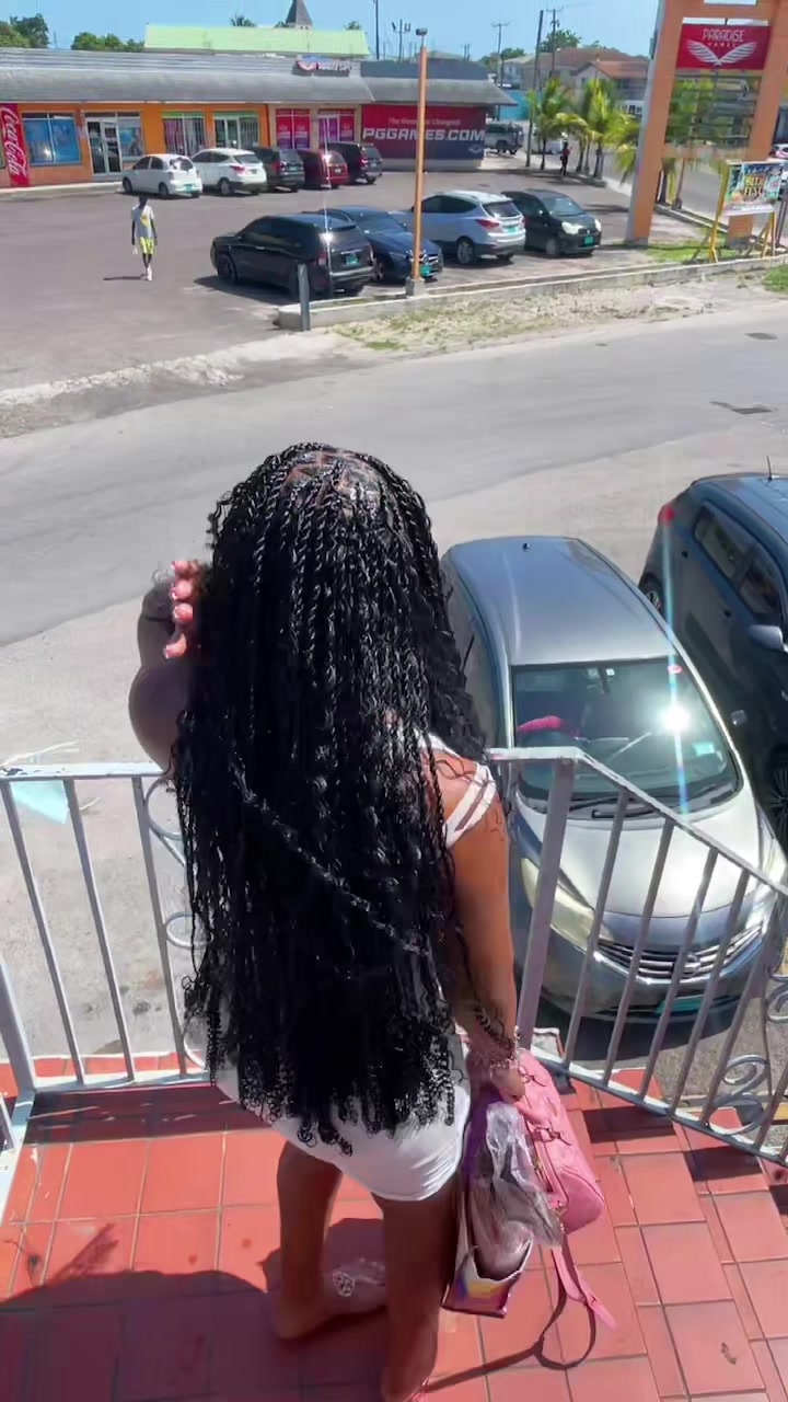 @CrownedbyAlizah🥰