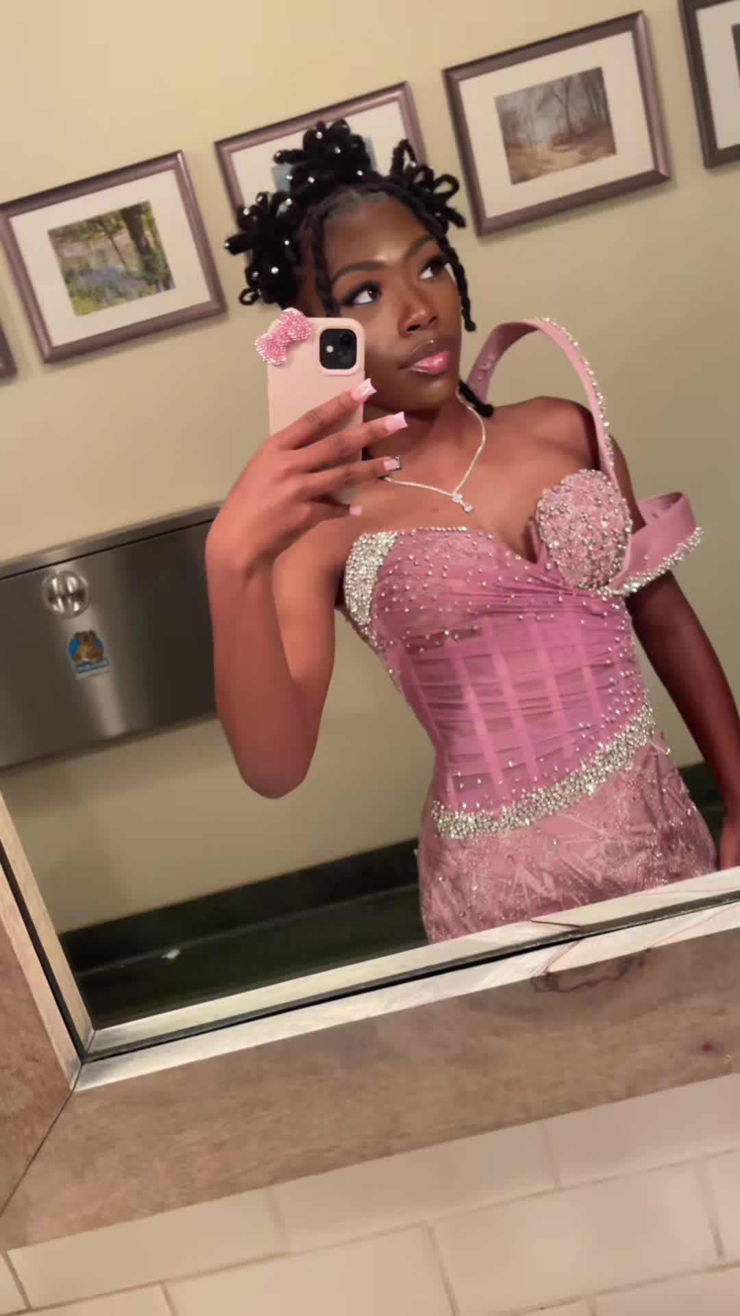@_niyalatrice
