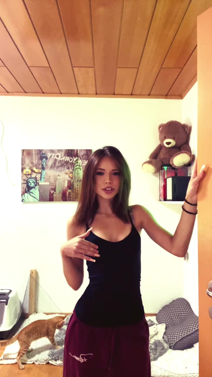 @Leony_8754