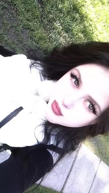 @брюнетка на солях😶🌫️🌿