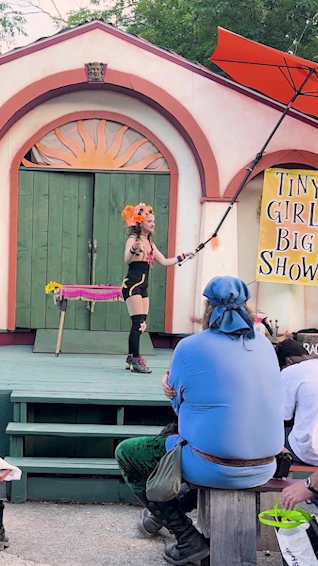 @Tiny Girl Big Show