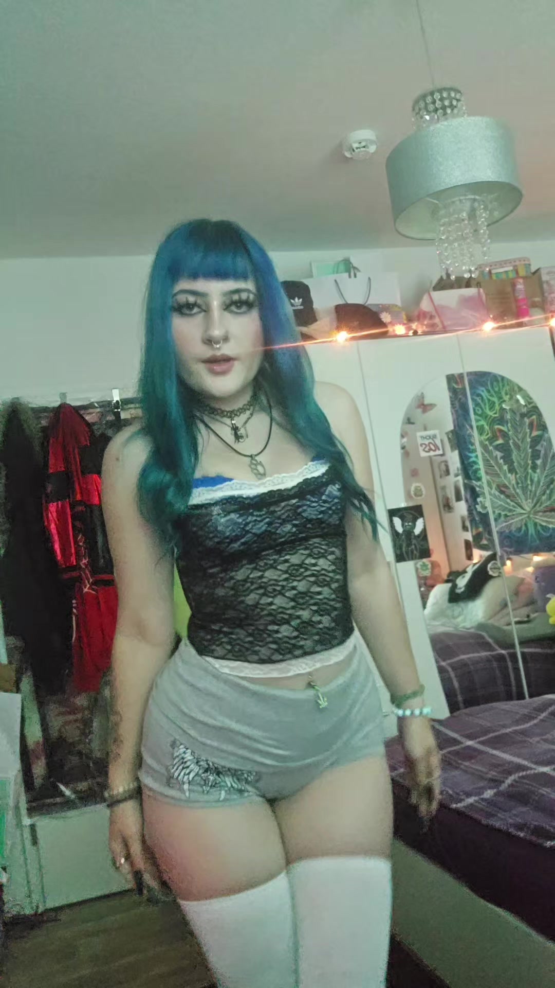 @𝑟𝑜𝑠𝑒𝑒 🦇