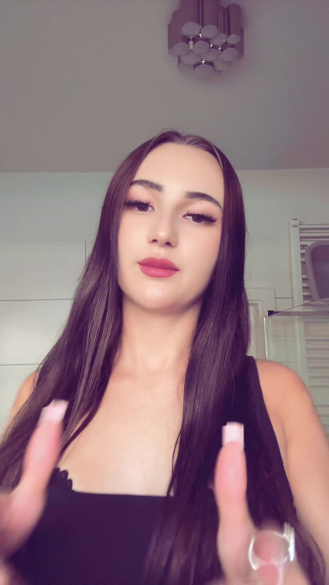 @ishowvanesska