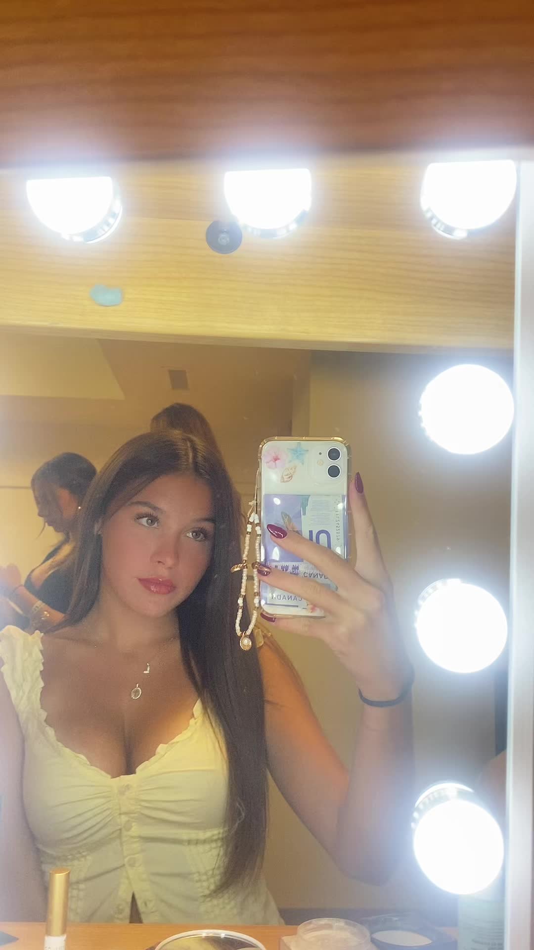 @bella