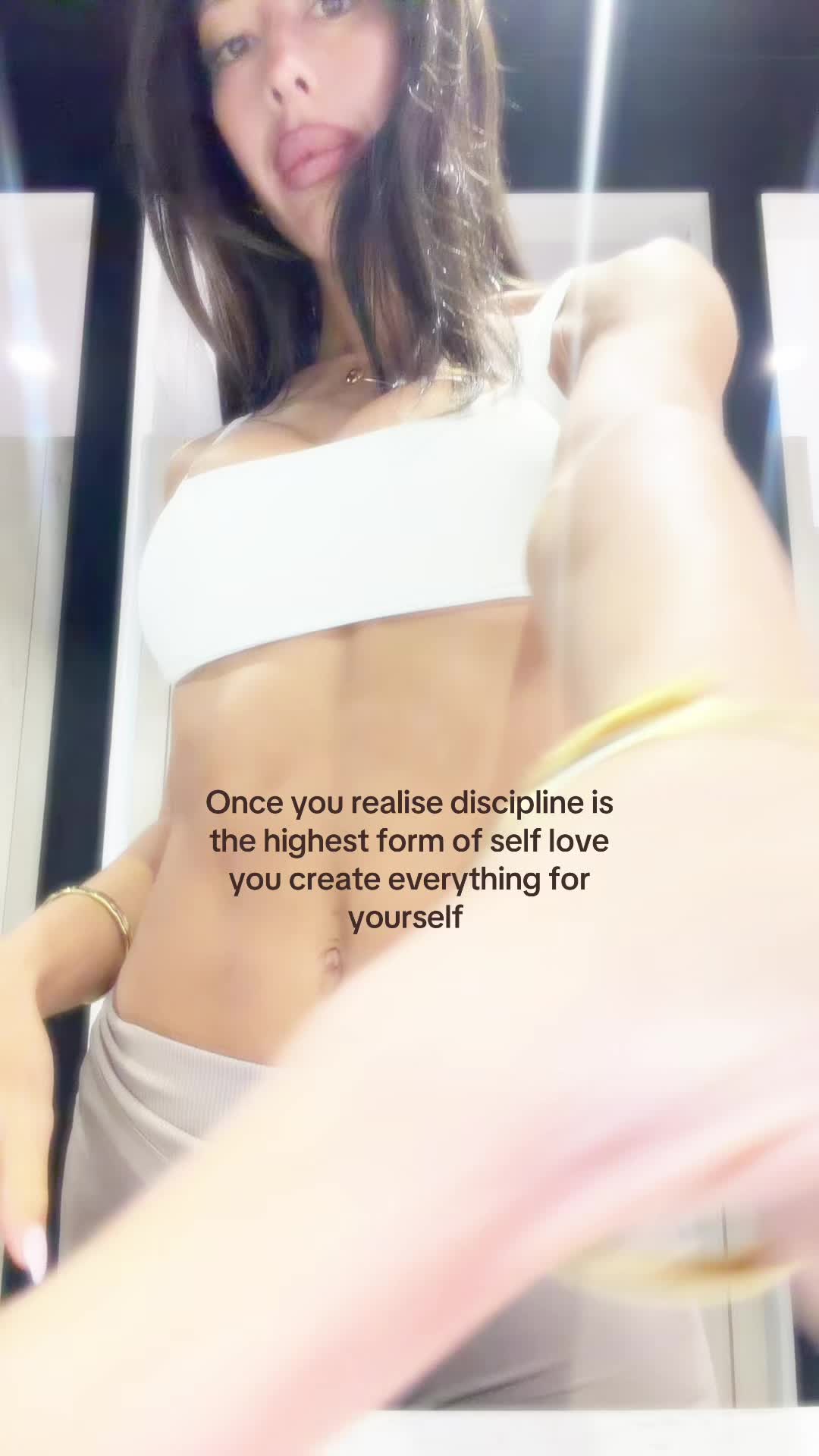 @THE4AMGIRL<3