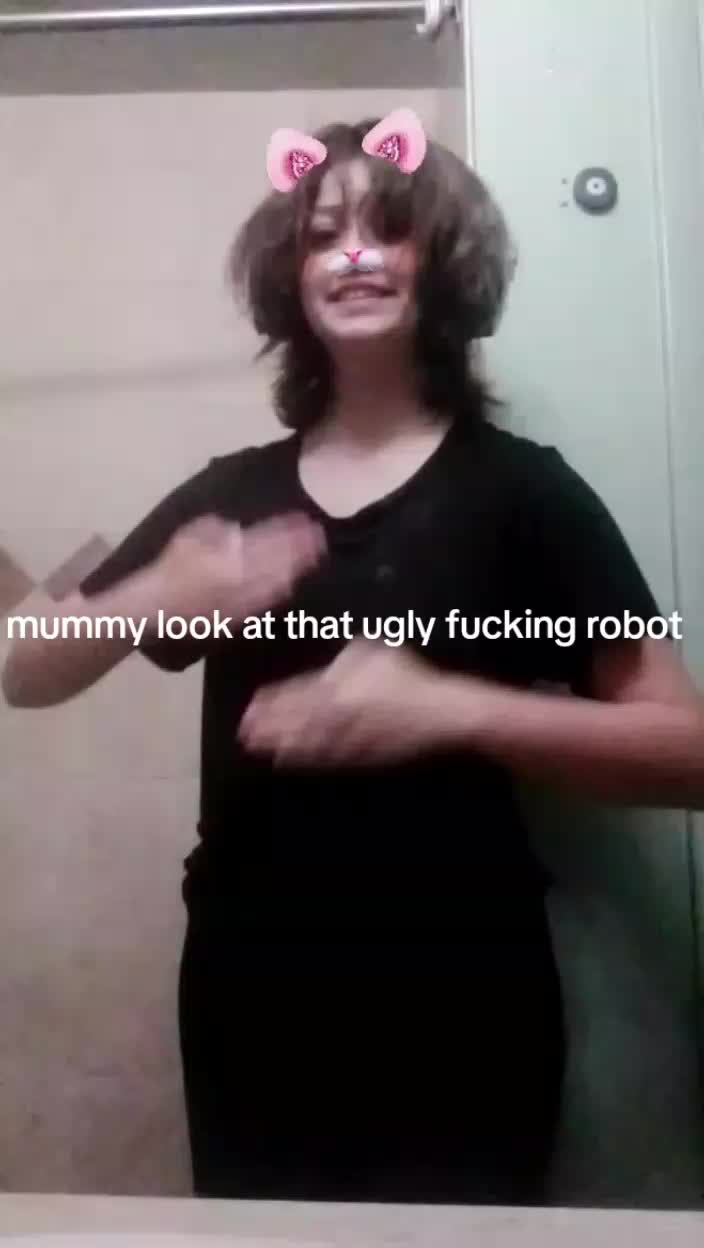 @~♪★𝔲𝔯 𝔪𝔬𝔪𝔰 𝔱𝔥𝔬𝔫𝔤★♪~