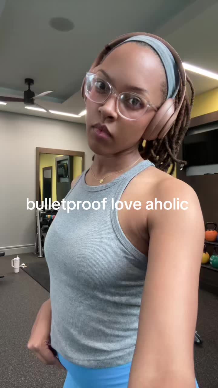 @ella b.