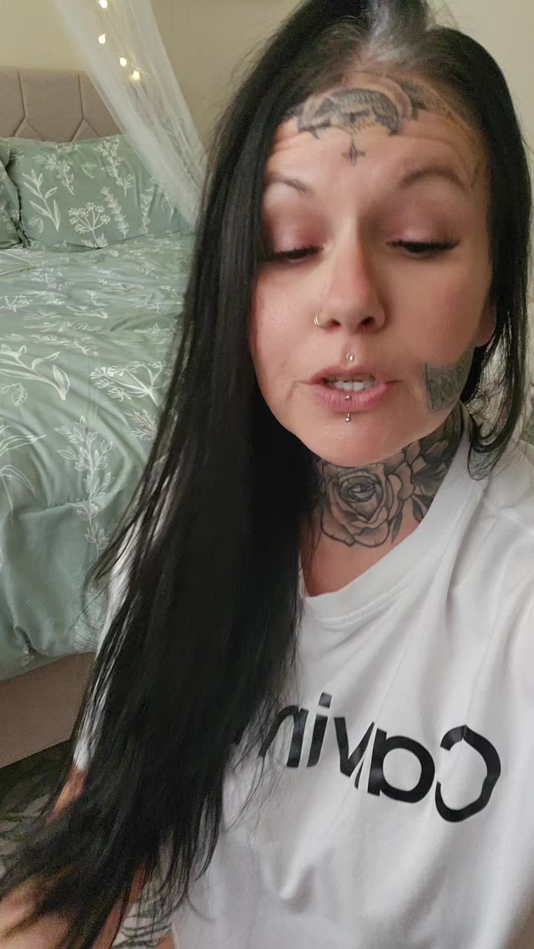 @👑B