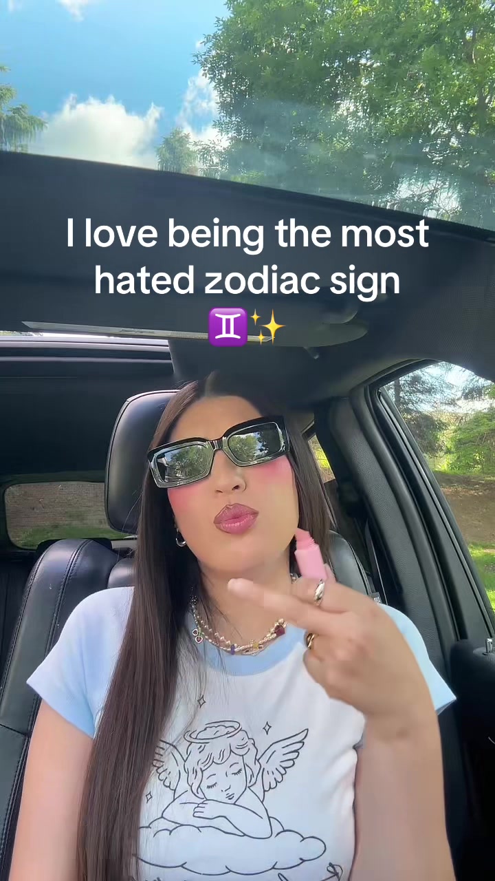 @MXCHIC | LATINA BRAND