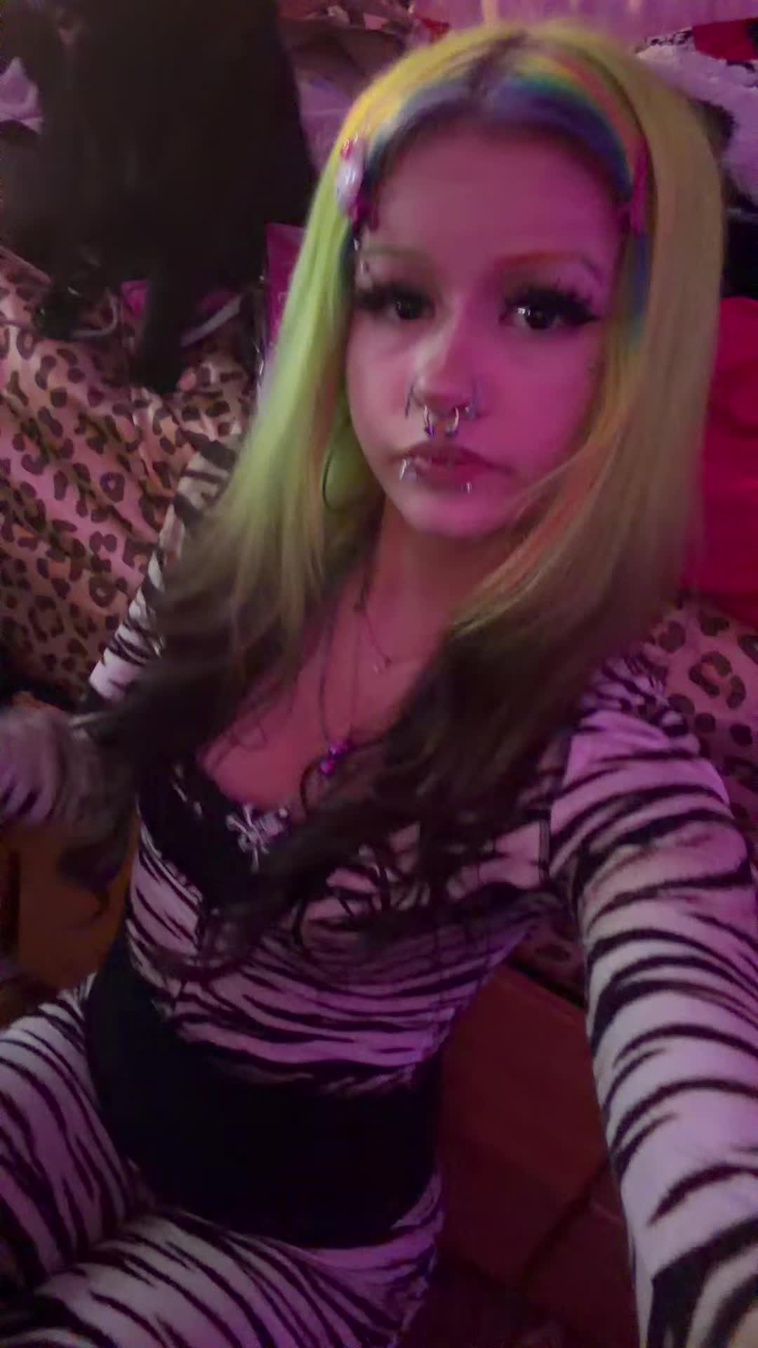 @<3