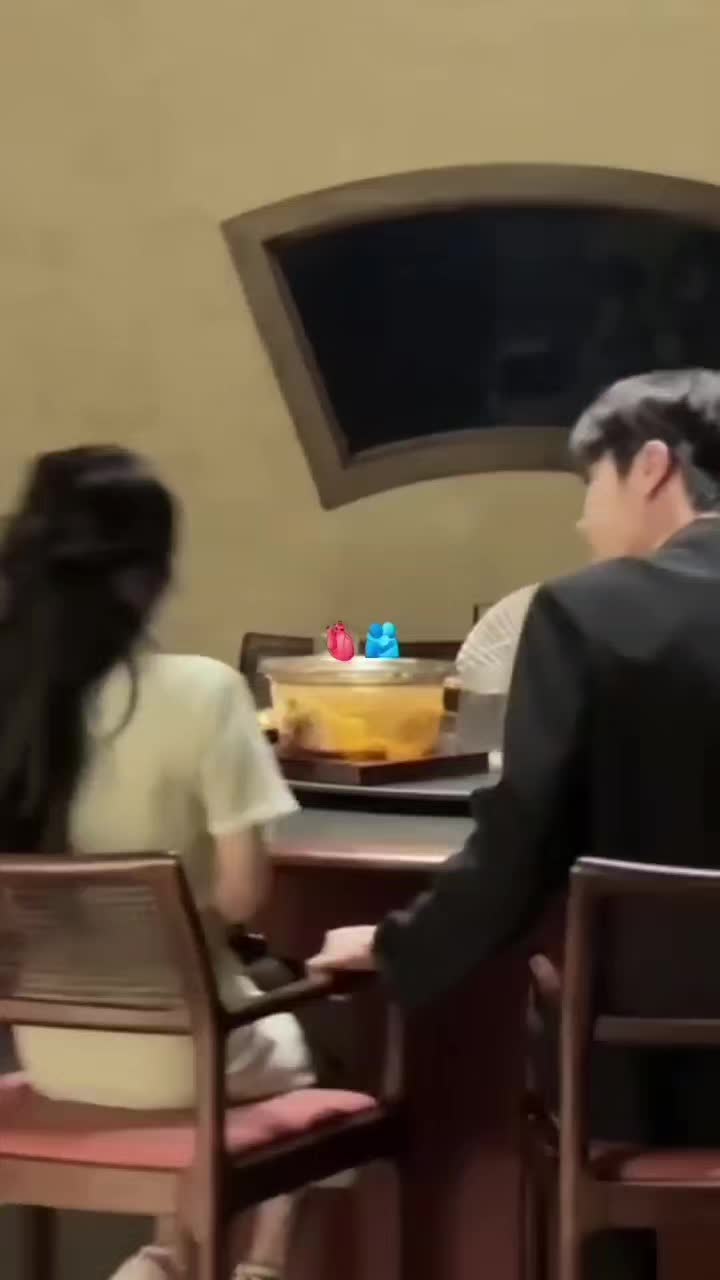 @ᵀʰᵃʸ ᶜᵃˡˡ ᵐᵉ ᶜʰⁱᵀᵃ🤫