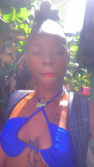 @ẞhøřt ẞlïmåźżź🧏🏾♀️😶